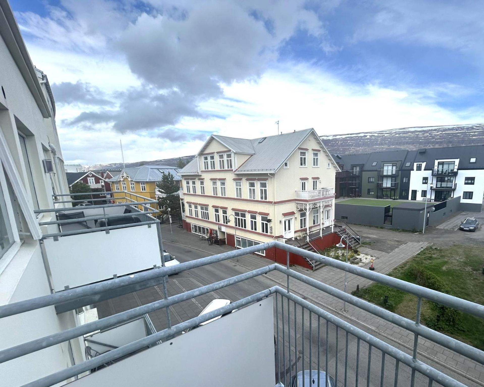 Warm And Cosy Downtown Apartment Akureyri Exterior photo